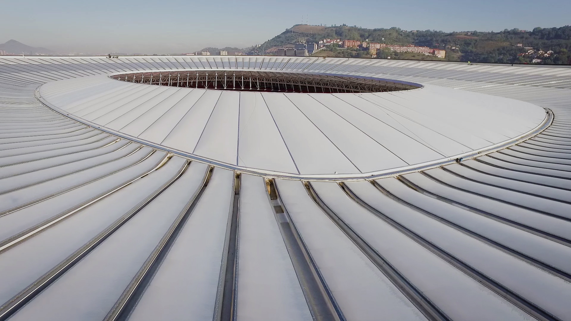 Cubierta del estadio de fútbol San Mamés en un video para IDOM producido por Old Port Films